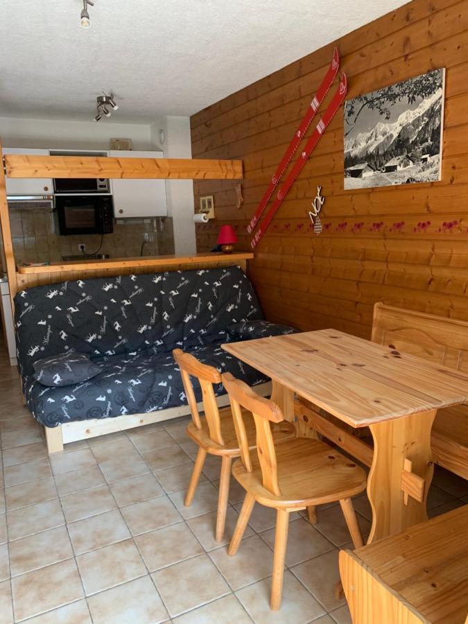 155 Piste Dans Mon Canape Chatel Exterior photo
