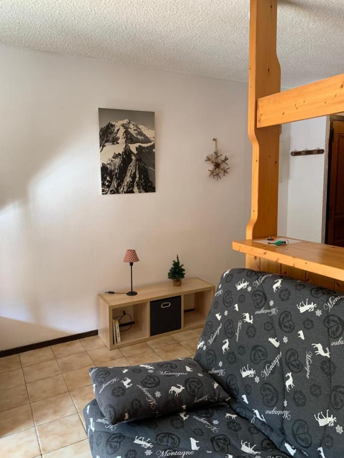 155 Piste Dans Mon Canape Chatel Exterior photo