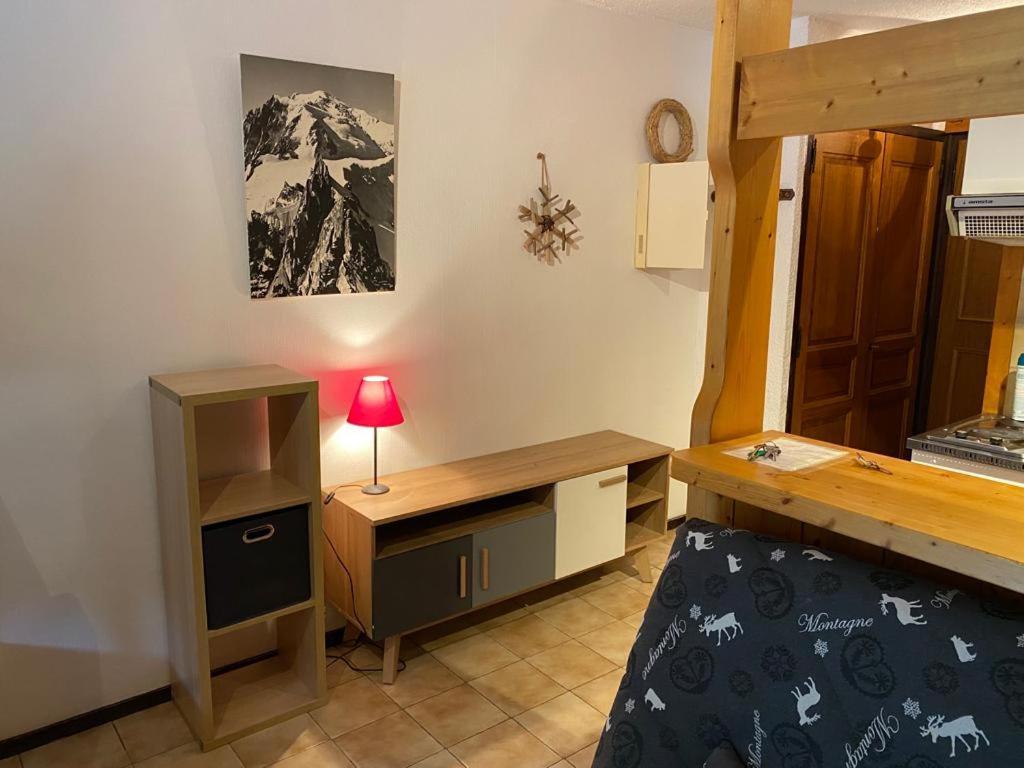 155 Piste Dans Mon Canape Chatel Exterior photo